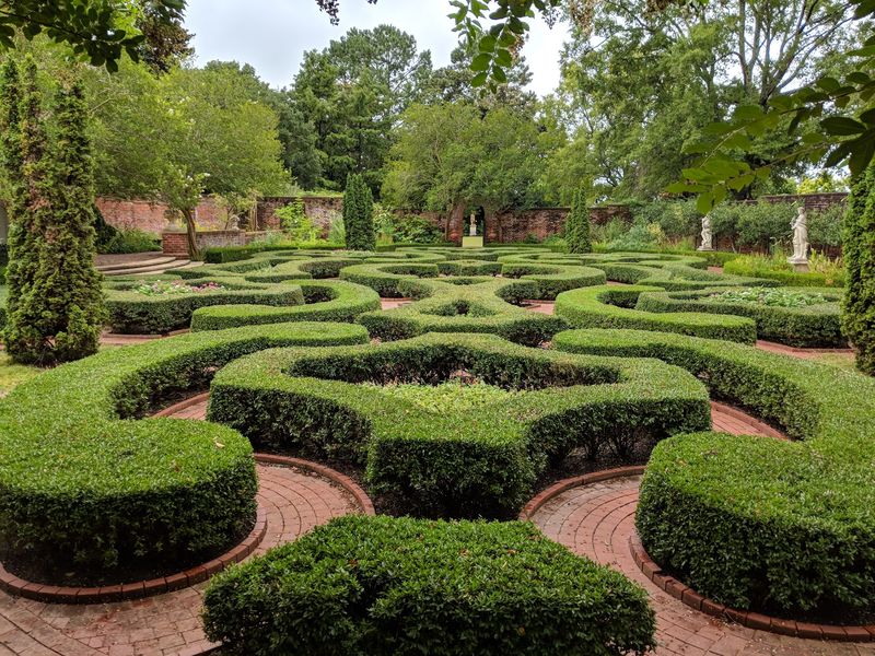 Gardens Worth Lingering In Gardens Worth Lingering In
