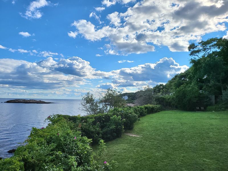 Gardens and Ocean Views Worth Lingering Over Gardens and Ocean Views Worth Lingering Over