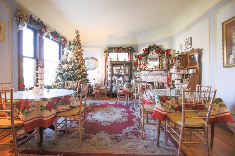 Gatherings That Fit the House Gatherings That Fit the House