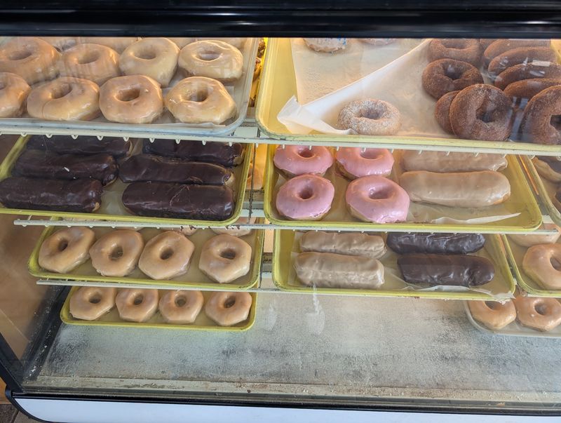 Glazed, Cake, and Chocolate-Topped Classics Glazed, Cake, and Chocolate-Topped Classics