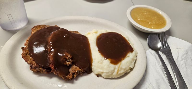 Gravy, Mashed Potatoes, and Old-Fashioned Plates Gravy, Mashed Potatoes, and Old-Fashioned Plates