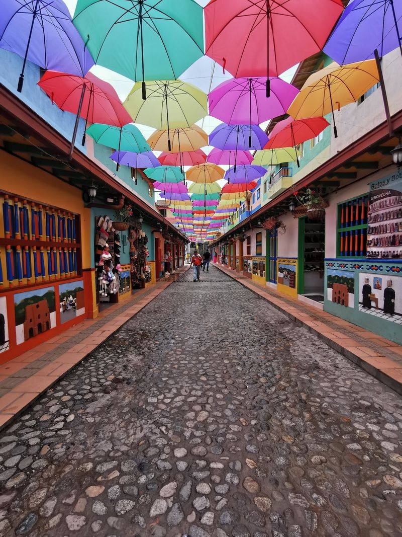 Guatapé's Festivals and Living Traditions Guatapé's Festivals and Living Traditions