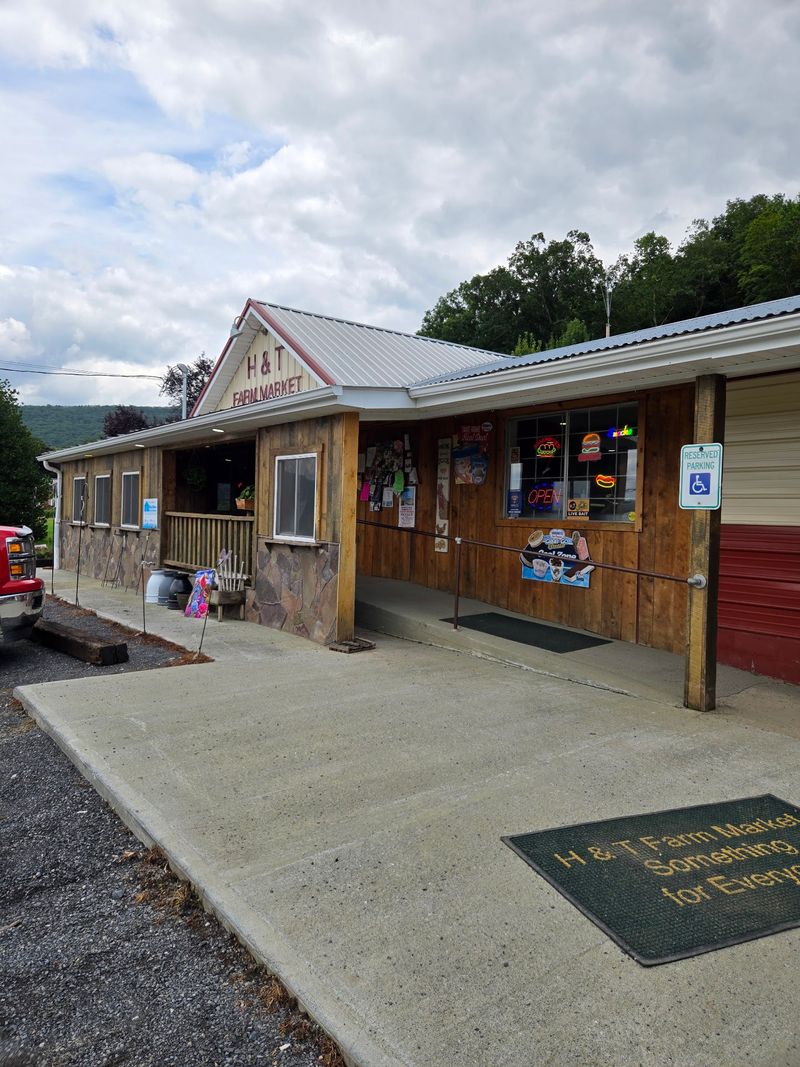 H&T Farm Market, Lost City, West Virginia H&T Farm Market, Lost City, West Virginia