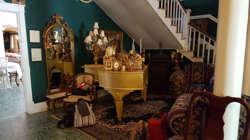 Halls Packed With Antiques Halls Packed With Antiques