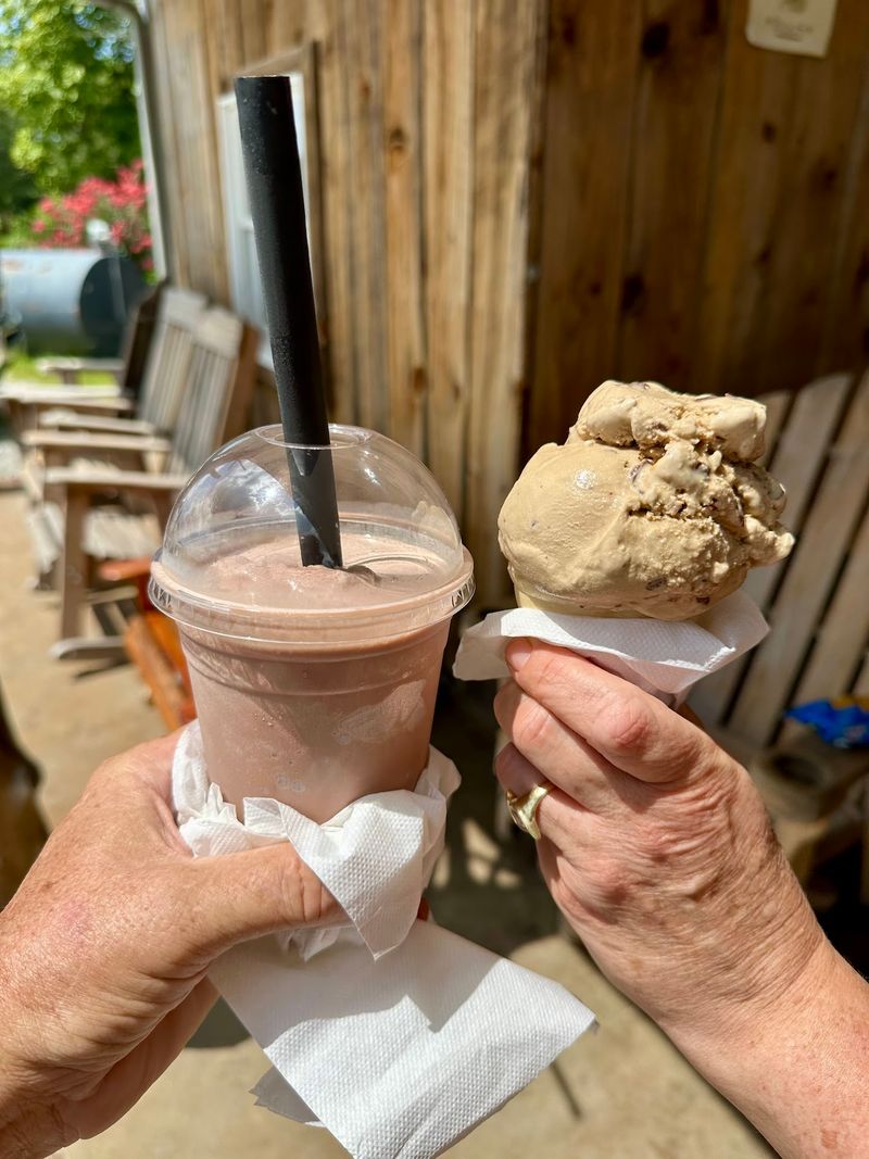 Hand-Dipped Ice Cream Is the Real Magnet