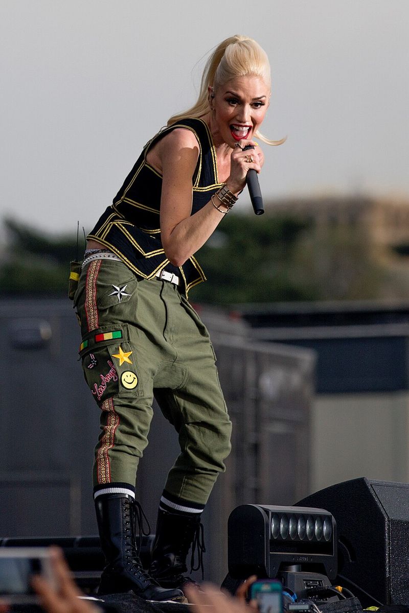 Hollaback Girl - Gwen Stefani