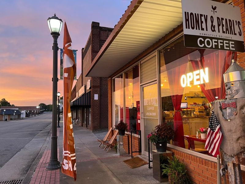 Honey & Pearl's Boutique Coffeehouse, Mena, Arkansas
