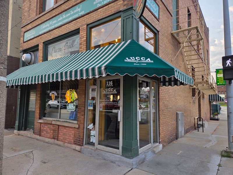 Hours, Reservations, and Parking Tips