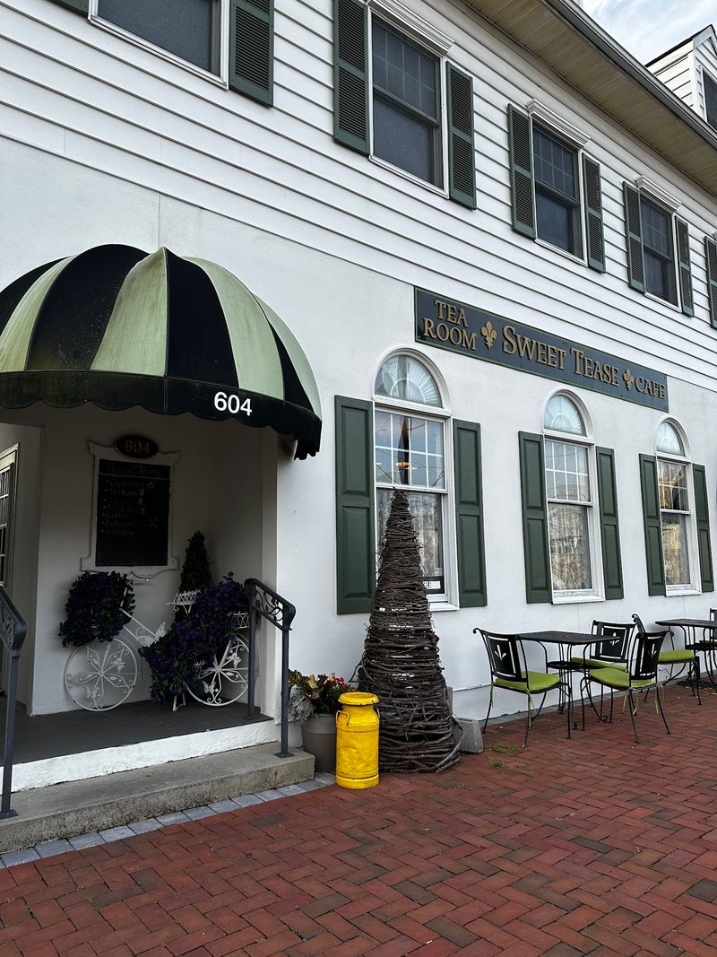Hours, Reservations, and Parking Hours, Reservations, and Parking