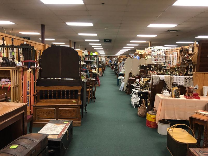 I-76 Antique Mall, Ravenna, Ohio I-76 Antique Mall, Ravenna, Ohio