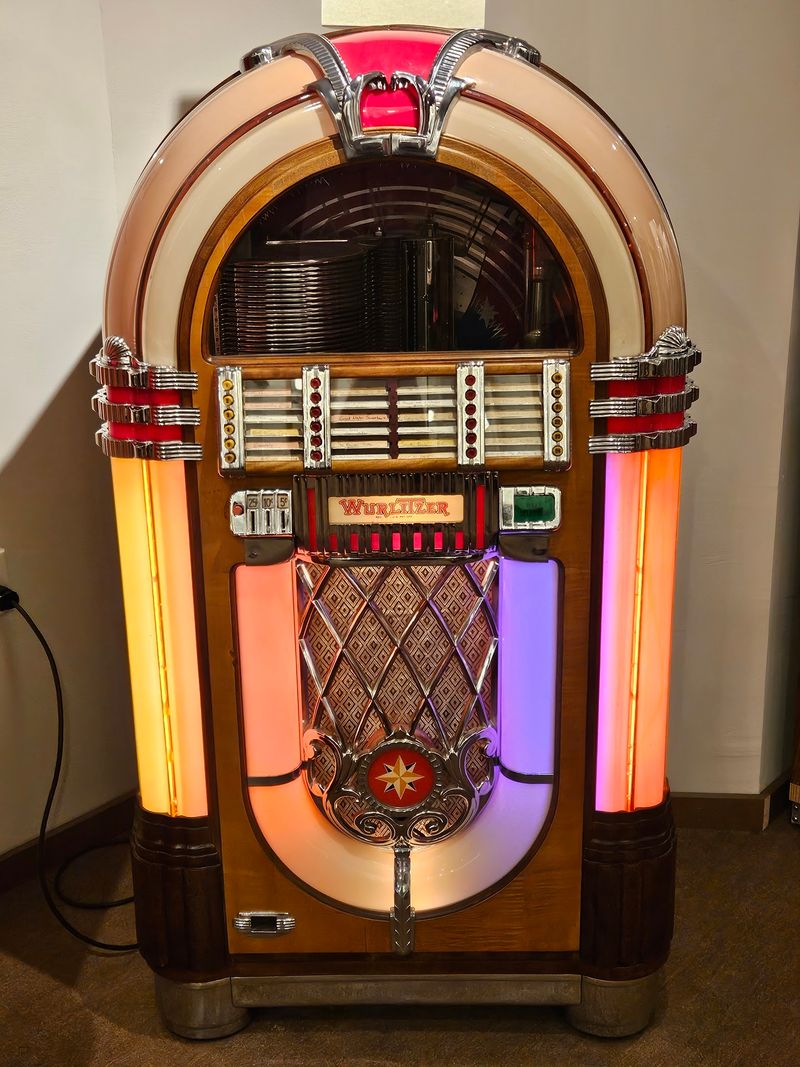 Jukeboxes From the Days of Coin-Operated Songs Jukeboxes From the Days of Coin-Operated Songs