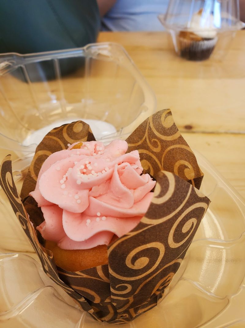 Jumbo Cupcakes and Their Loyal Fans