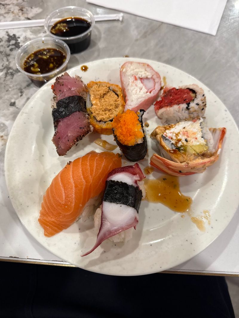 Jumbo Sushi With Generous Cuts