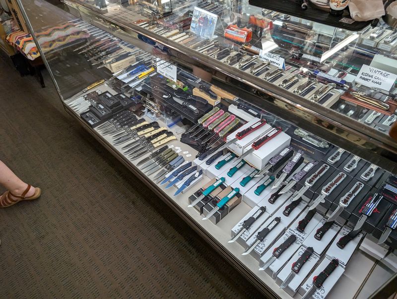 Knives, Swords, and Blades Knives, Swords, and Blades