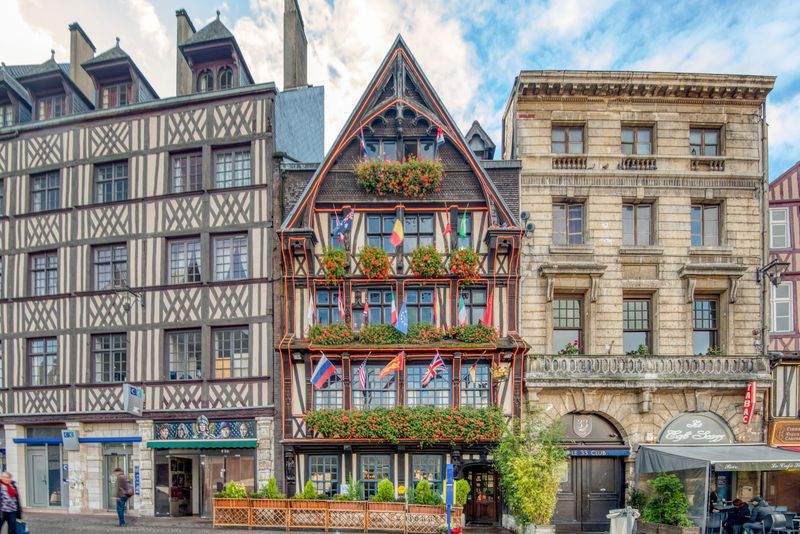 La Couronne – Rouen, France (1345, traditional founding date) La Couronne – Rouen, France (1345, traditional founding date)