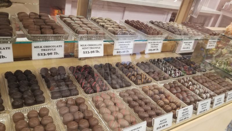 Lee's Candies Lee's Candies