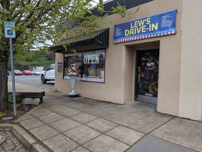 Lew's Drive-In, Estacada, OR