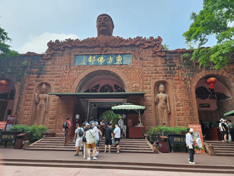 Lingyun Temple and the Oriental Buddha Capital Lingyun Temple and the Oriental Buddha Capital