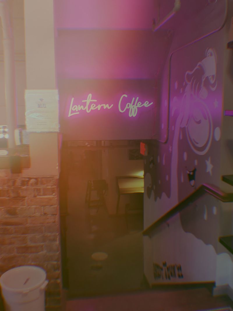 Live Entertainment in a Coffee Shop Setting Live Entertainment in a Coffee Shop Setting