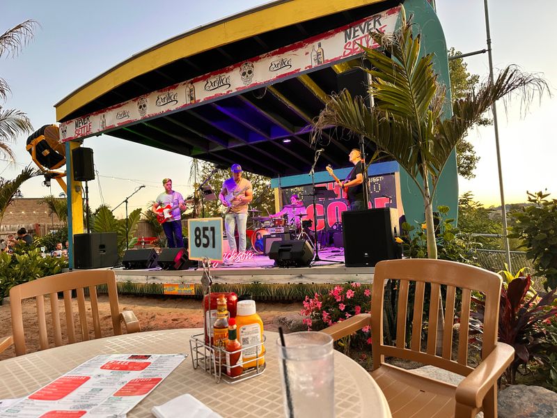 Live Music Adds Another Reason to Stay Live Music Adds Another Reason to Stay