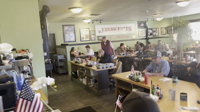 Lively Rooms for Families and Regulars Lively Rooms for Families and Regulars