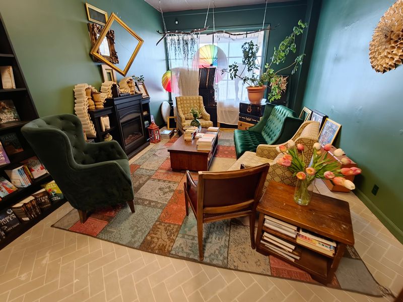 Living Room Seating Invites You to Stay