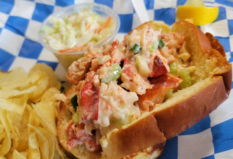 Lobster Rolls and Crab Cakes Worth Remembering Lobster Rolls and Crab Cakes Worth Remembering