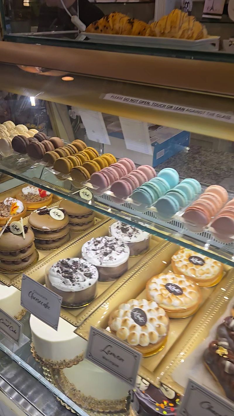 Macarons Worth Bragging About Macarons Worth Bragging About