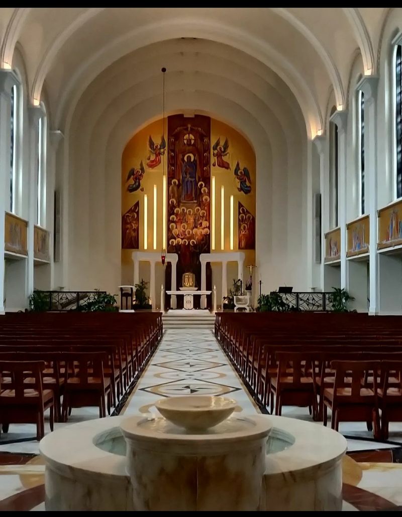Madonna Della Strada Chapel, Chicago, Illinois Madonna Della Strada Chapel, Chicago, Illinois