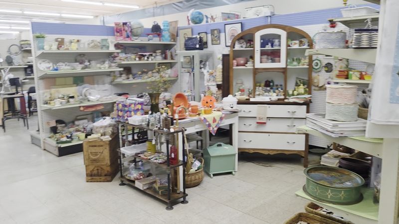 Maumee Antique Mall, Maumee, OH Maumee Antique Mall, Maumee, OH