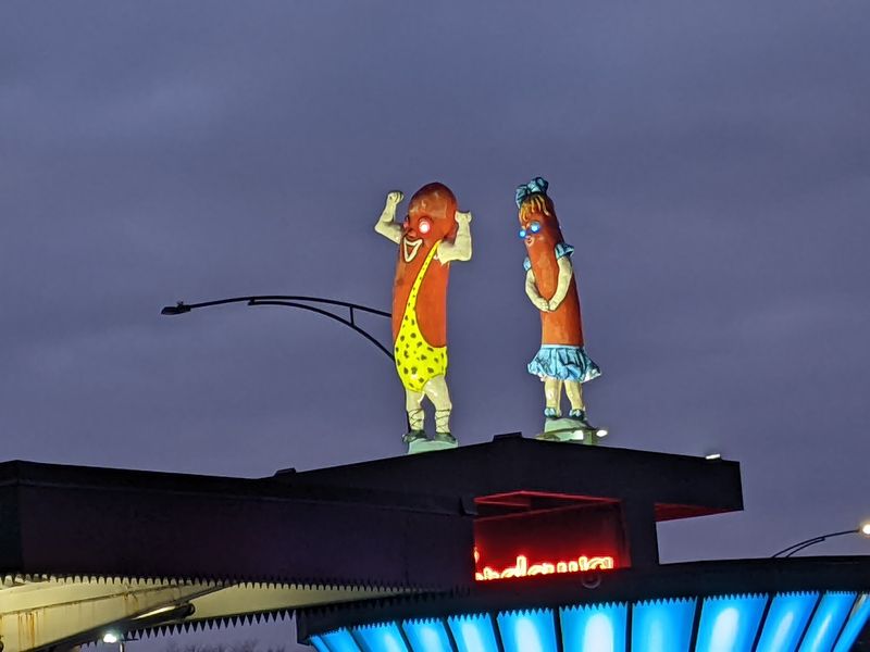 Maurie and Flaurie, the Famous Rooftop Couple Maurie and Flaurie, the Famous Rooftop Couple