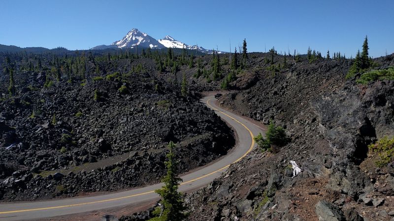 McKenzie Pass, Oregon, Sisters