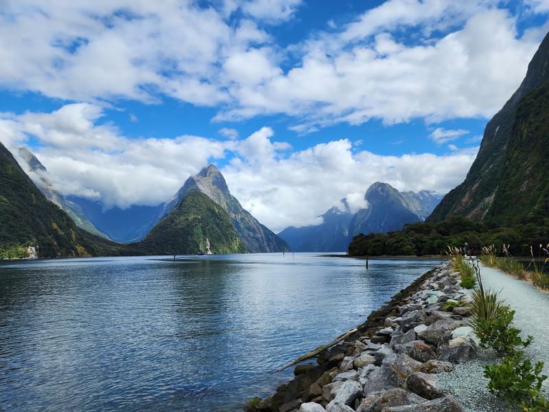 Milford Sound and Fiordland, New Zealand Milford Sound and Fiordland, New Zealand