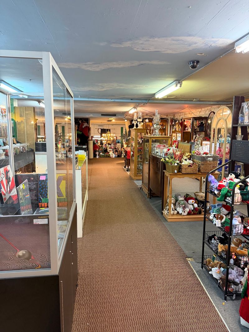 Mission Galleria Antique Shoppe, Riverside, California Mission Galleria Antique Shoppe, Riverside, California
