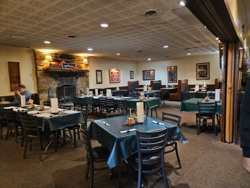 Moonlite Bar-B-Q Inn, Owensboro, Kentucky Moonlite Bar-B-Q Inn, Owensboro, Kentucky