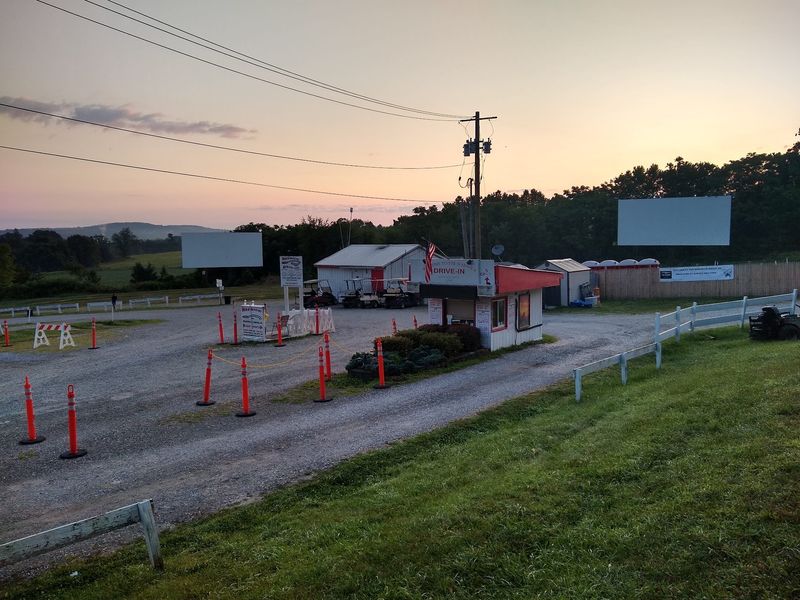 New York, 28 Drive-In Theaters