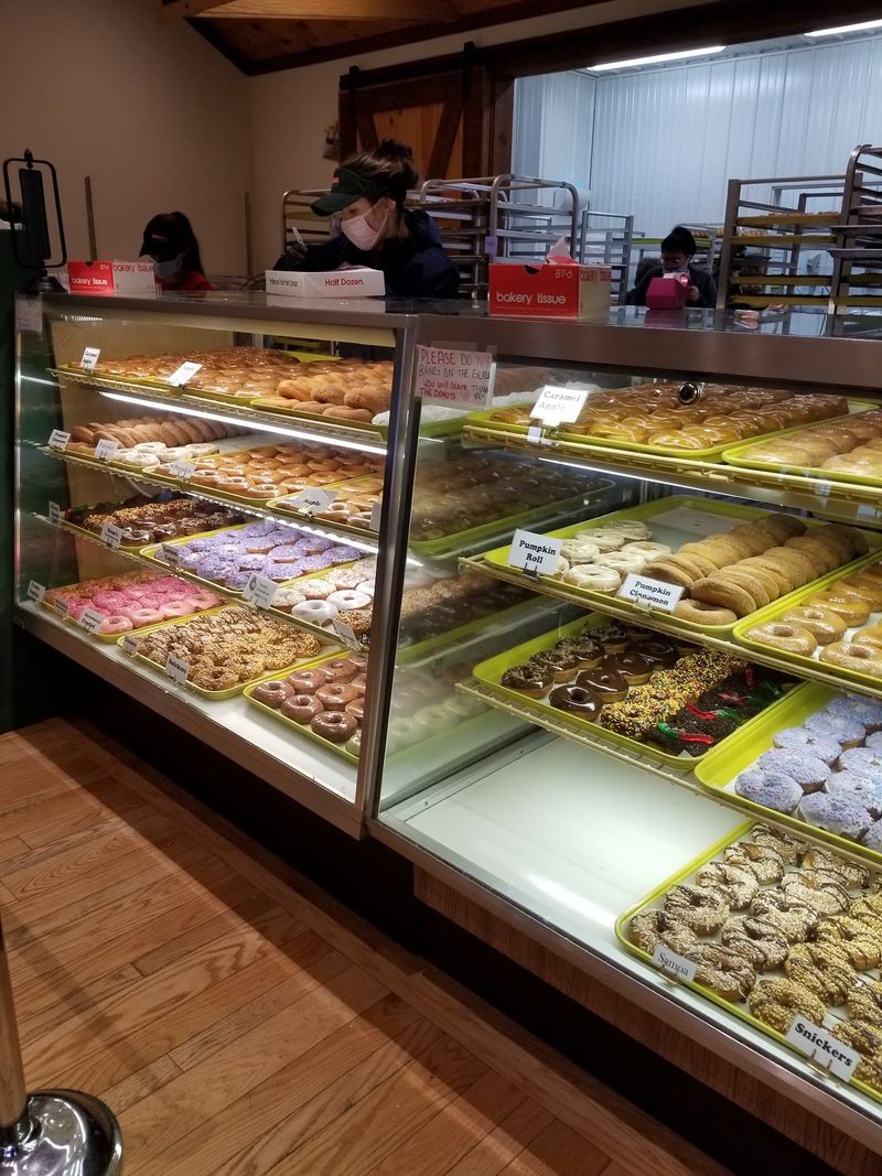 Northeast Ohio's Apple and Donut Stop Is Open Every Day