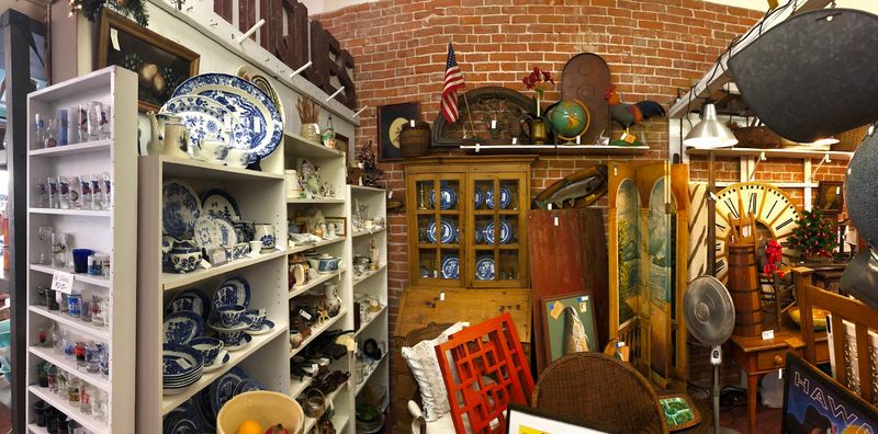 Orange Circle Antique Mall, Orange, California Orange Circle Antique Mall, Orange, California