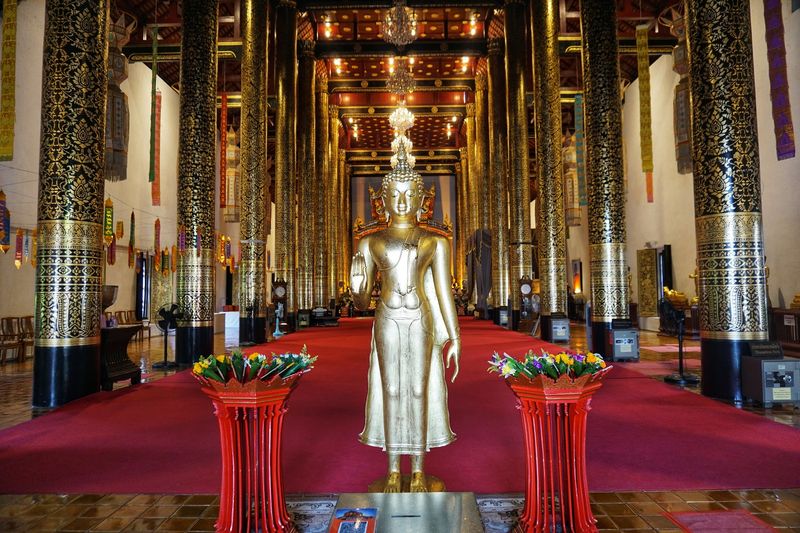 Ornate Halls and Golden Buddhas Ornate Halls and Golden Buddhas