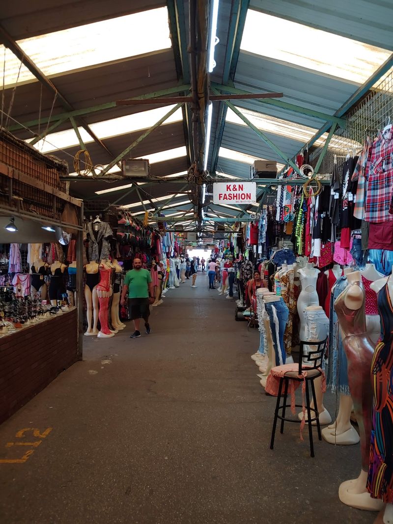 Outdoor Rows Where Car Trunks Become Storefronts
