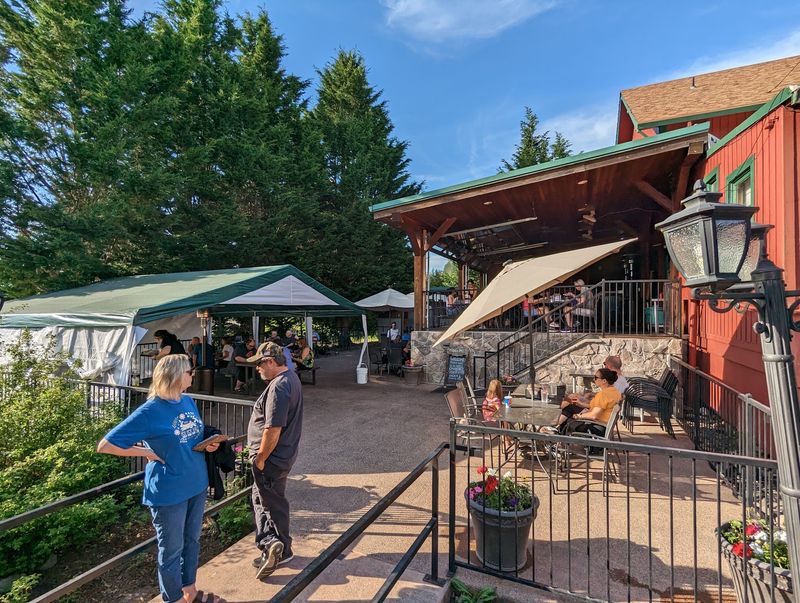 Outdoor Seating for Sunny Oregon Days