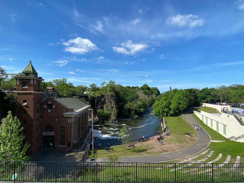 Parking, Hours, and Getting There Without Stress
