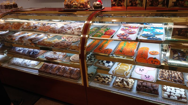 Pastry Cases That Feel Like a Time Machine Pastry Cases That Feel Like a Time Machine