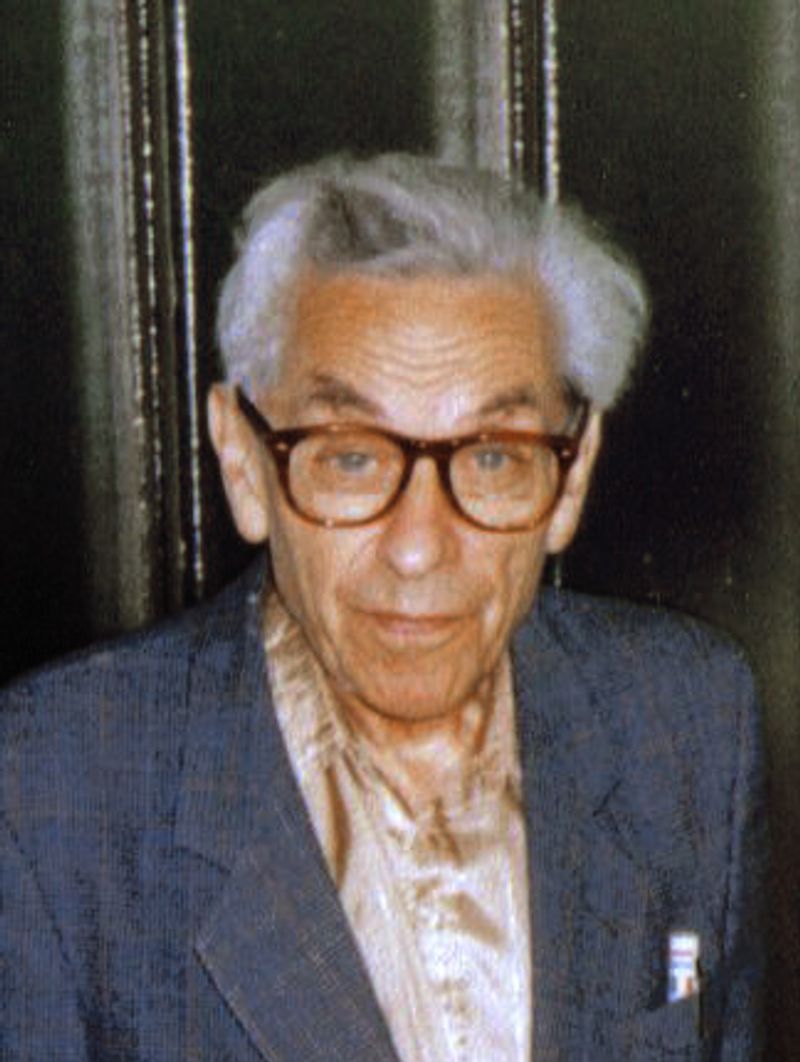 Paul Erdős, The Mathematician Who Lived Out of a Suitcase Paul Erdős, The Mathematician Who Lived Out of a Suitcase
