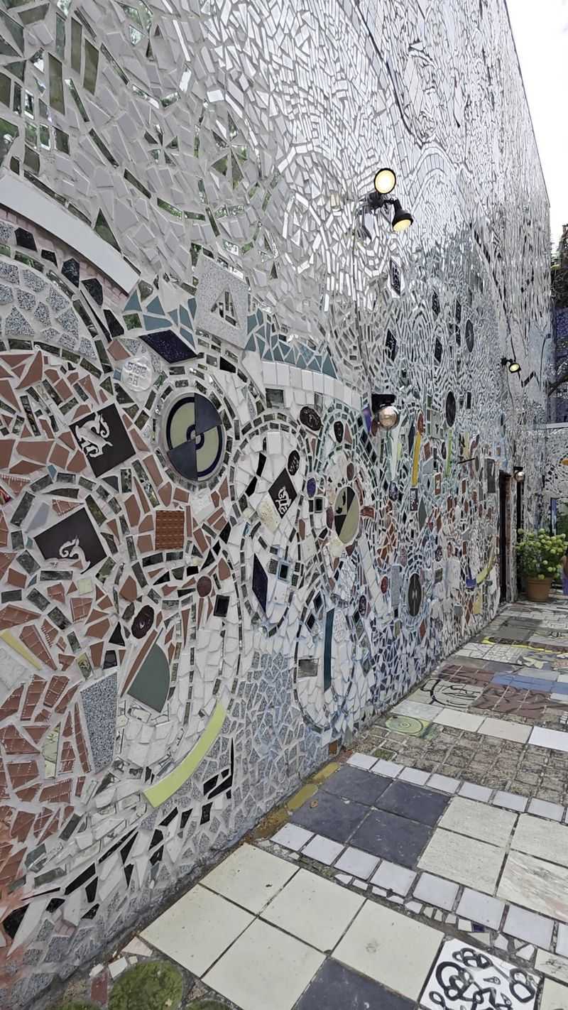 Philadelphia's Magic Gardens, Philadelphia, Pennsylvania Philadelphia's Magic Gardens, Philadelphia, Pennsylvania