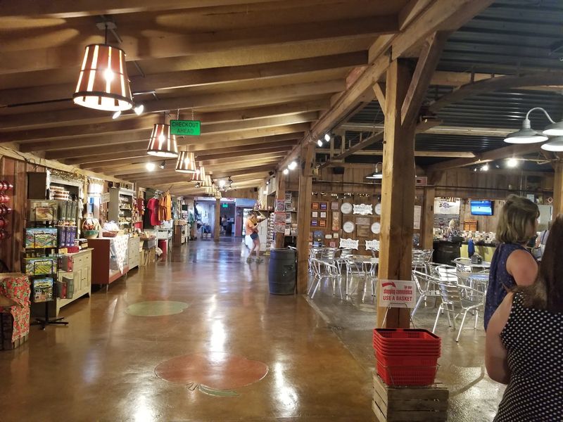 Pizza, Live Music, and Room to Linger Pizza, Live Music, and Room to Linger