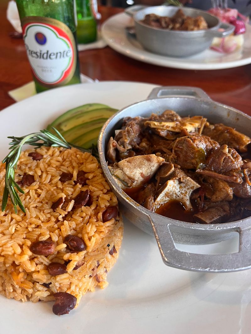Pollo Guisado and the Two-Handed Plate Pollo Guisado and the Two-Handed Plate
