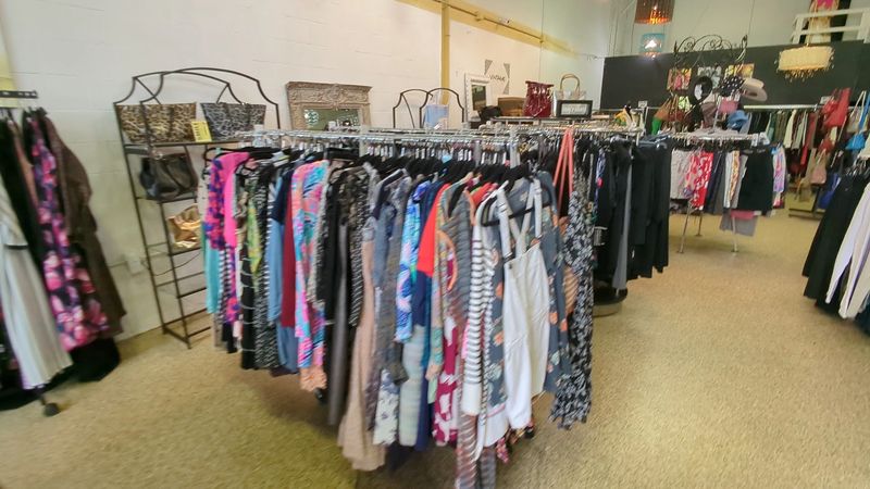 Quality Clothes at Calmer Prices Quality Clothes at Calmer Prices