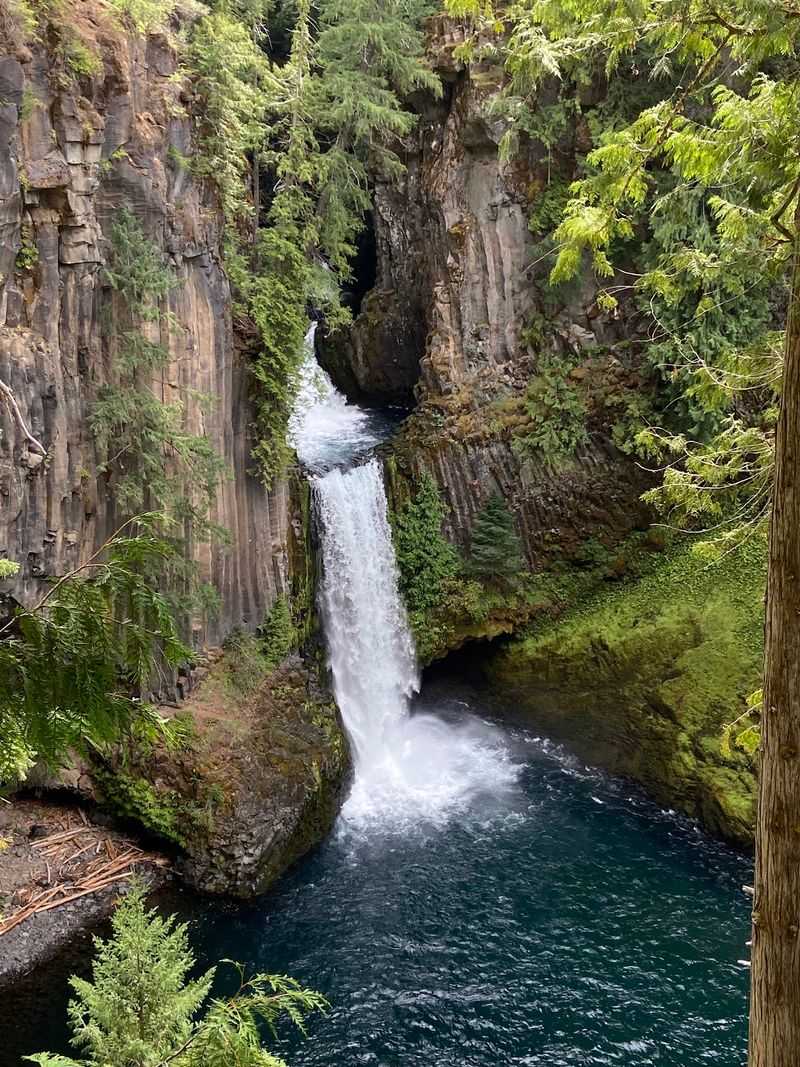 Rogue-Umpqua Scenic Byway, Oregon, Roseburg Rogue-Umpqua Scenic Byway, Oregon, Roseburg