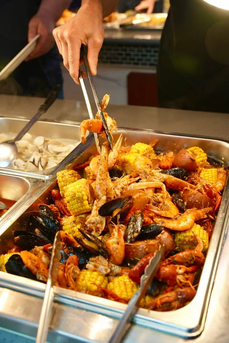 Roll Up Your Sleeves For The Hand-Held Seafood